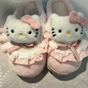Hello Kitty slippers size 5.5-6